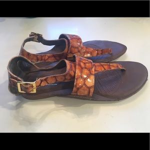 Very Volatile flat sandals